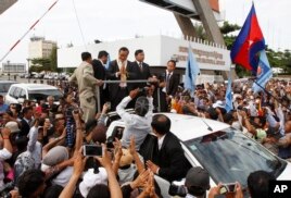 Cambodian Rivals to Meet on Political Crisis