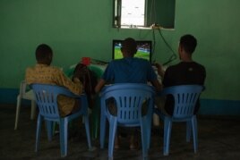 Former Al Shabab members watch a football match at a rehabilitation center for former militants in Baidoa, Somalia, Sept. 17, 2016. (Photo: J. Patinkin/VOA)