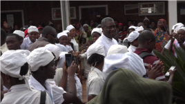 FILE - Denis Mukwege is seen with patients at the the Panzi hospital he runs in Bukavu, eastern DRC. (E. Muhero/VOA)