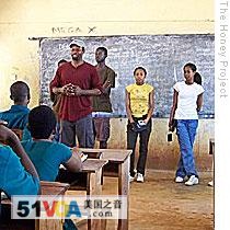 US Students Bring Honey Project to Ghana 
